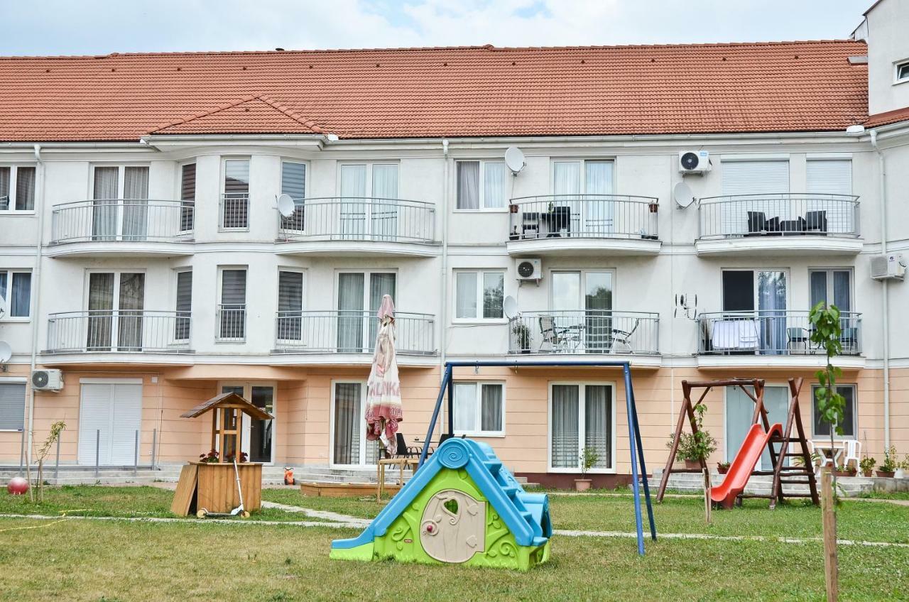 Diamond House Apartment Hajduszoboszlo Ngoại thất bức ảnh